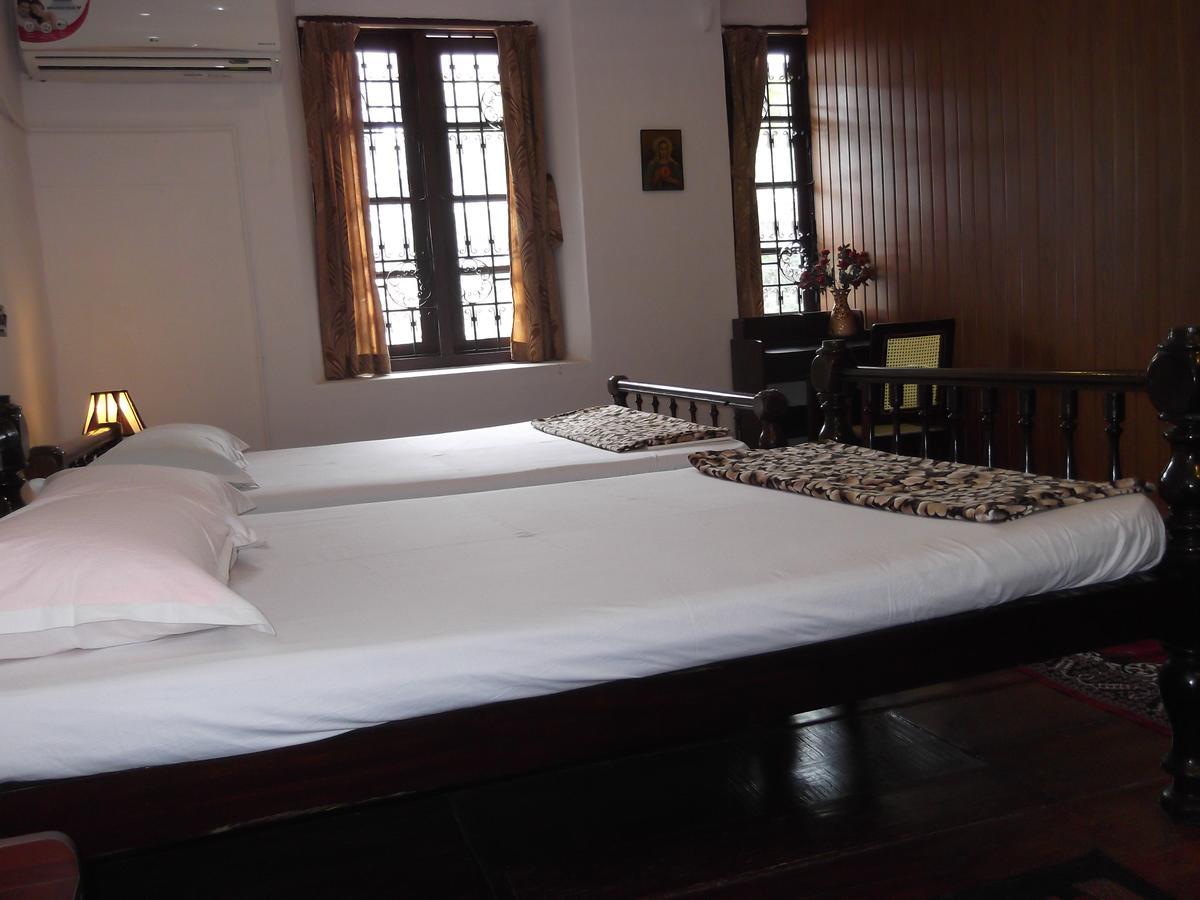 Madeleine Inn Kochi Екстер'єр фото