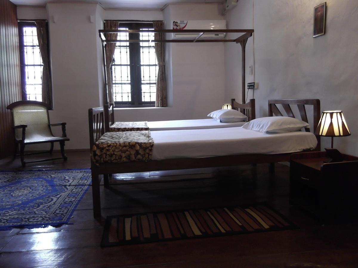 Madeleine Inn Kochi Екстер'єр фото